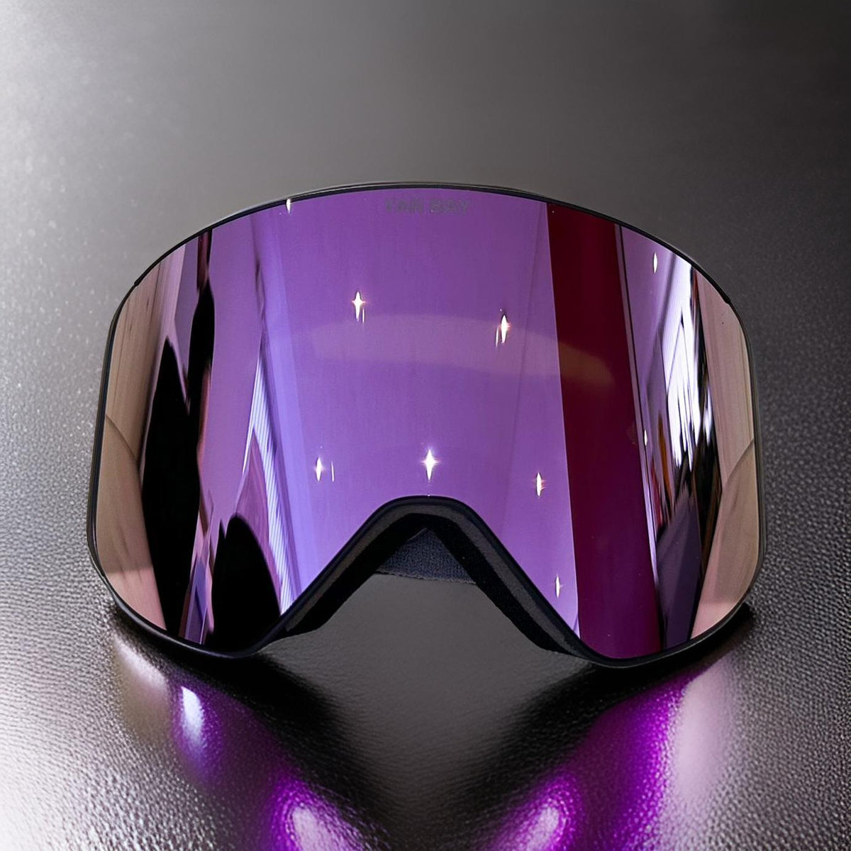 Skibrille mit violett verspiegeltem Glas bei Burgener SKI Sport Saas-Grund