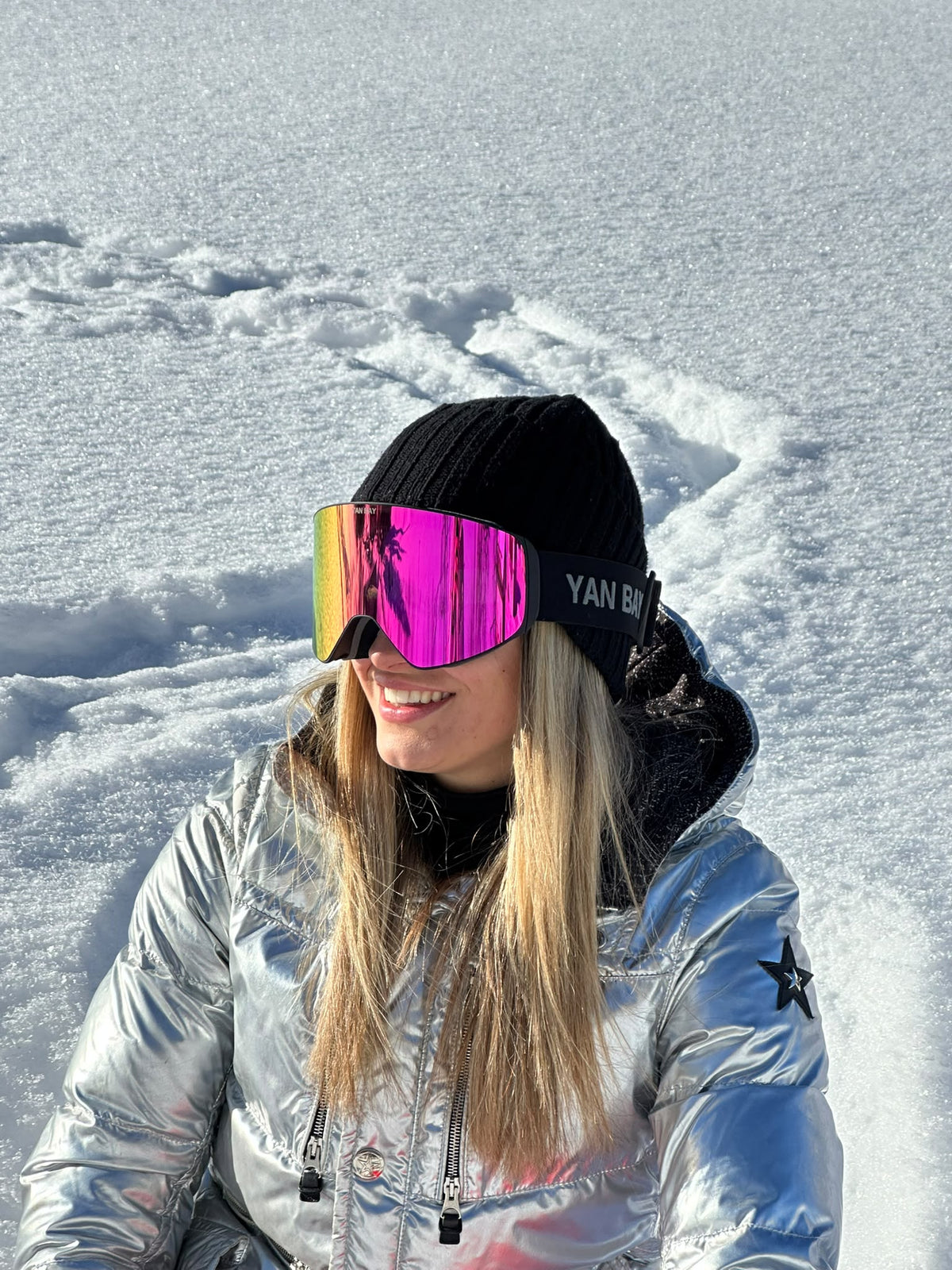 YAN BAY Skibrille Pink seitlich mit YAN BAY Band