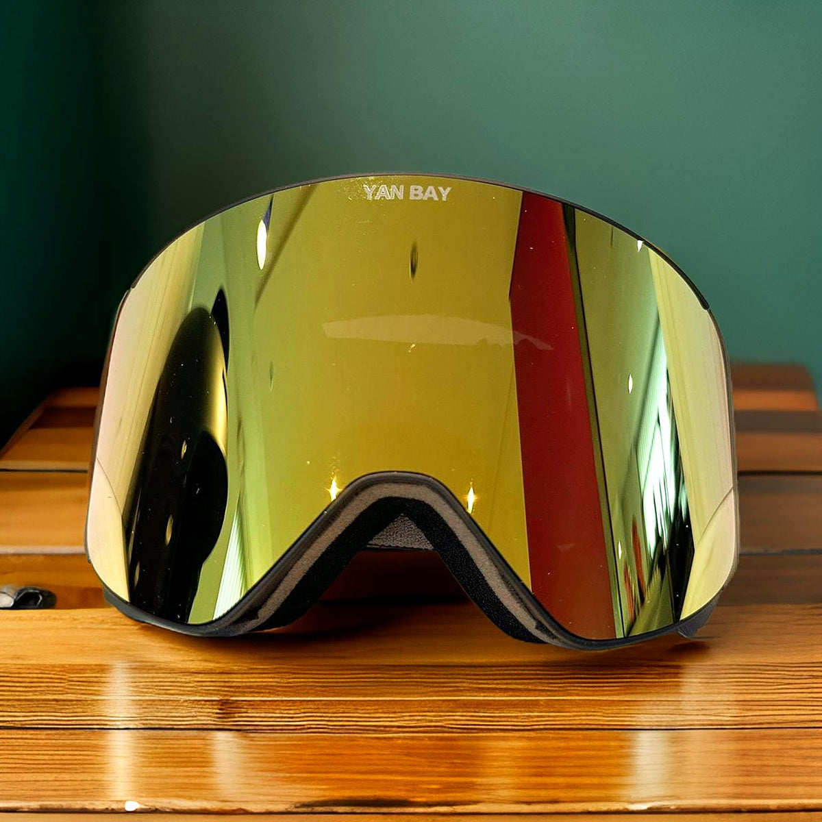 YAN BAY Skibrille Gelb-Gold auf Helm