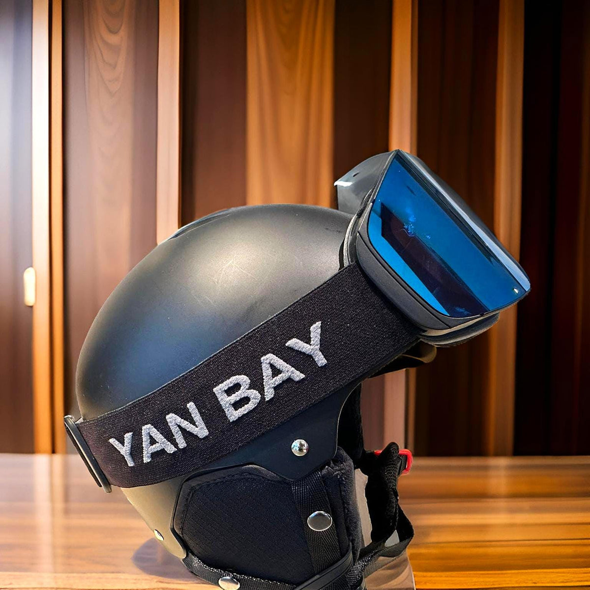 YAN BAY Skibrille Blau seitlich