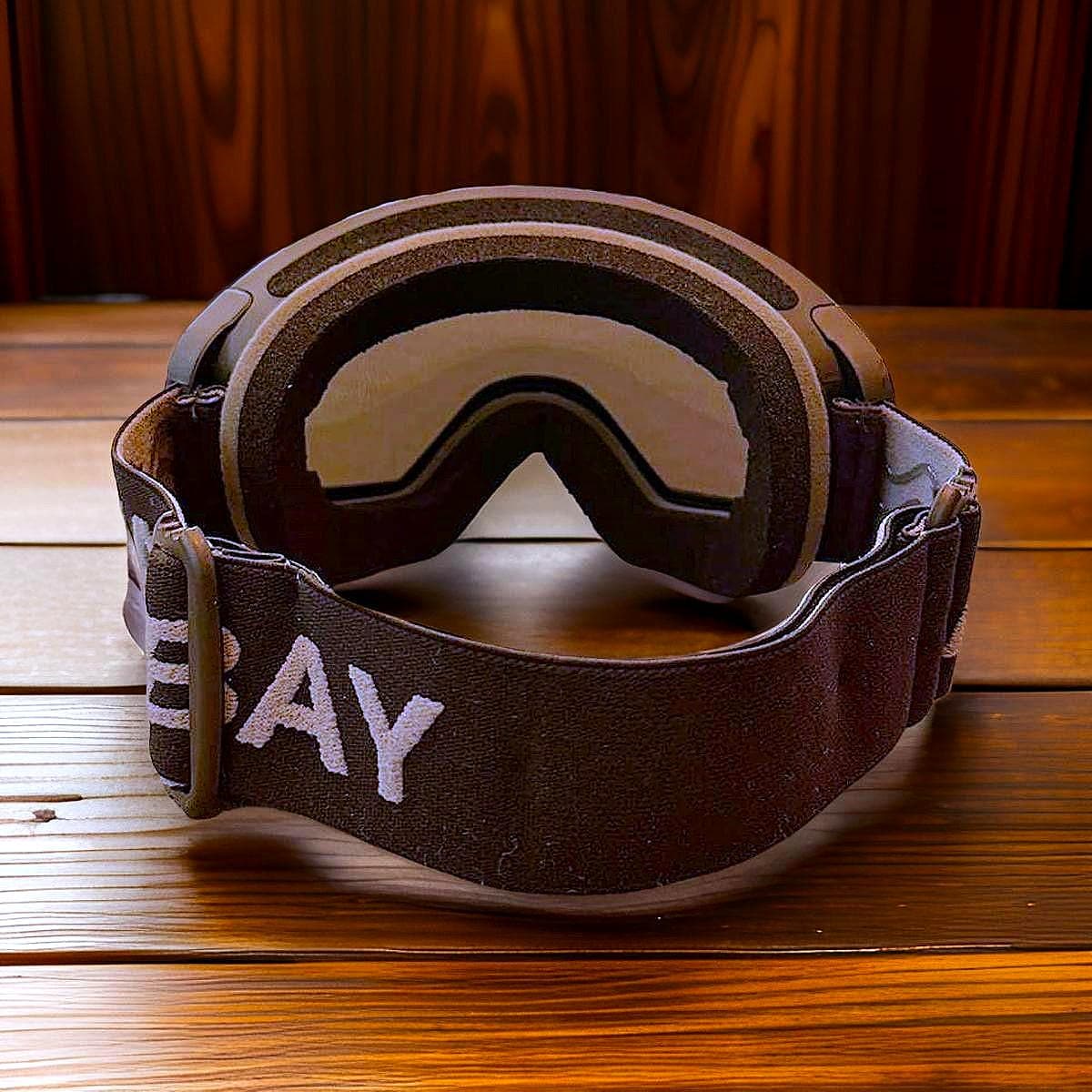 YAN BAY Skibrille Lila Detail