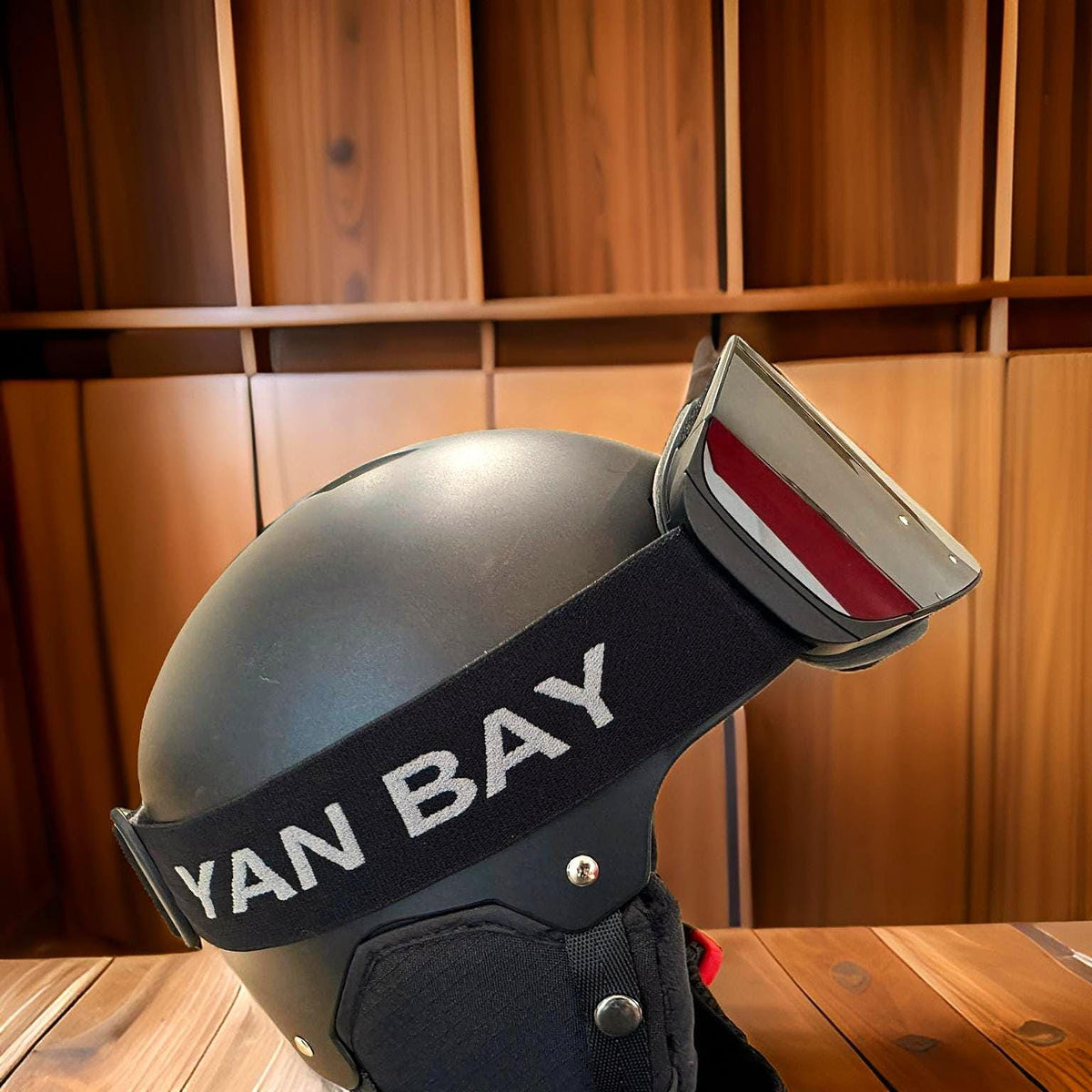 YAN BAY skibriller Sølv – fra siden